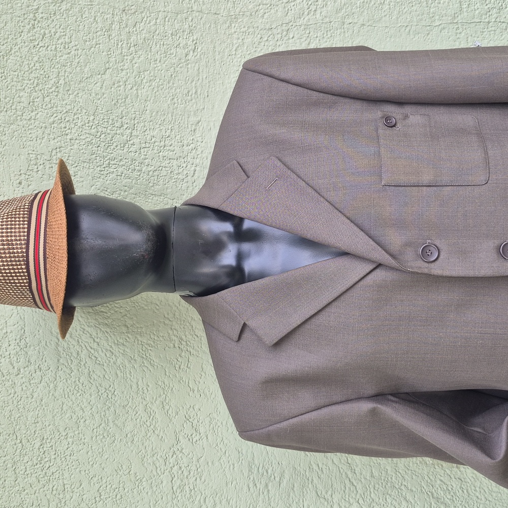 Loriano Collection Men's Gray Sport Coat with Notched Lapels and Structured Cut